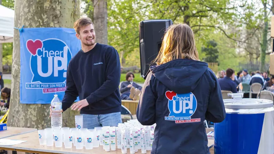 Buvette de la course contre le cancer organisée par Cheer Up! EDHEC à Lille. Par © Sarah Duval.